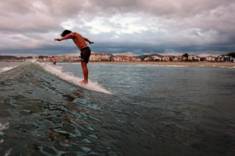 The 12 best longboard surf spots in France