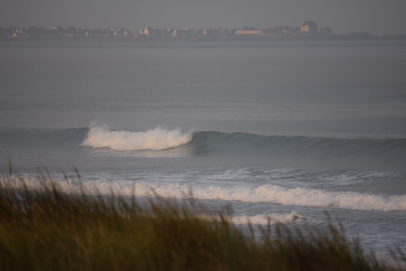 surfing near la torche