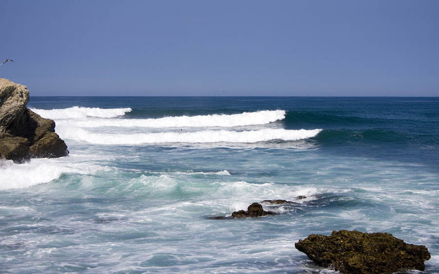 Fae - surfing in Ecuador