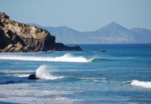 Where to surf in Europe in November? surfing for everry level in fuerteventura