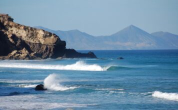 Where to surf in Europe in November? surfing for everry level in fuerteventura