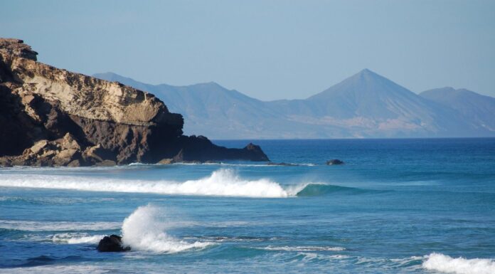 Where to surf in Europe in November? surfing for everry level in fuerteventura