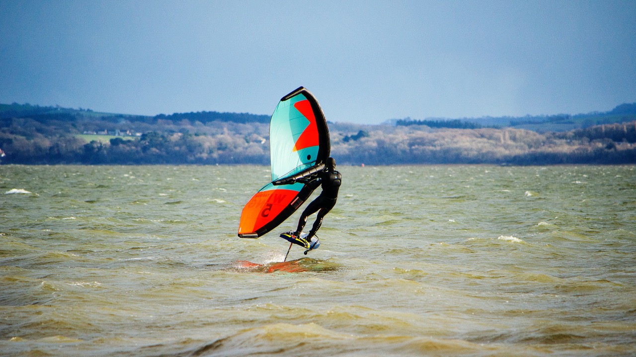 Foil wingsurfing