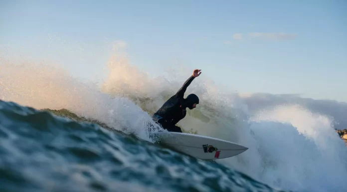 A guide to choosing the right wetsuit for surfing in France remix review srface