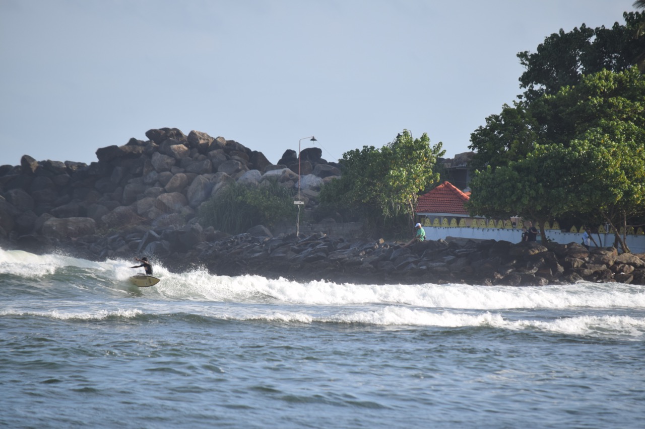 surfing unawatuna