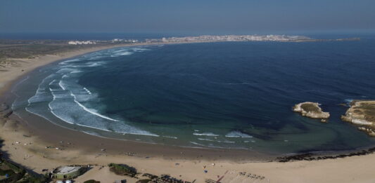 Where to surf this winter in Europe? A practical preview for intermediate surfers Peniche surf